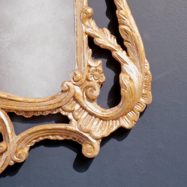 Rococo mirror in Distressed silver_detail